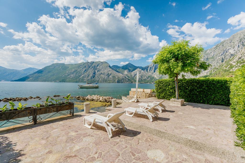 Villa Luxury Stone On The Sea With Private Pool And View Kotor Bagian luar foto